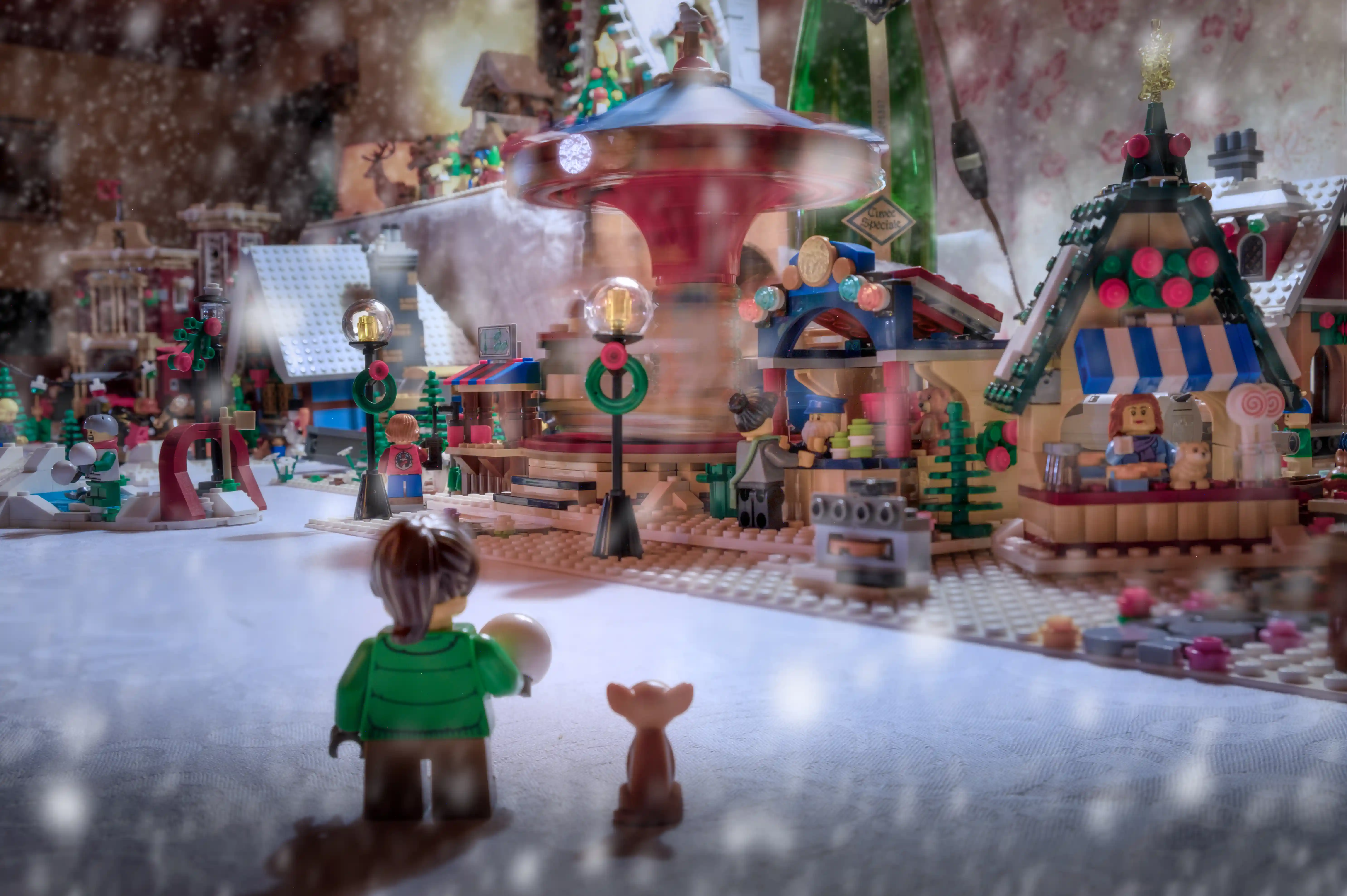 Le manège du "Winter Village Market" (Set 10235) motorisé