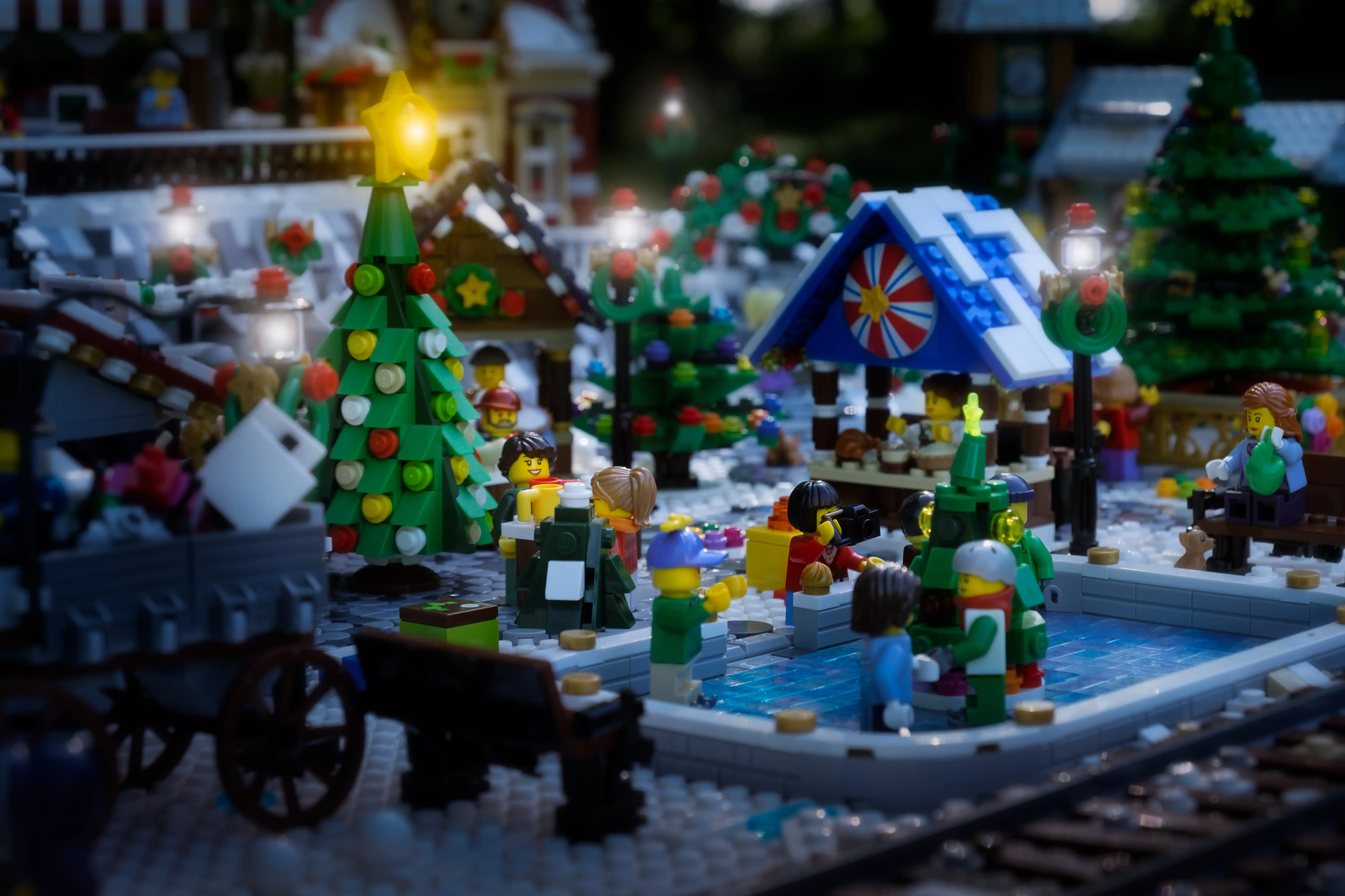 Un des stands du MOC "Winter Village - Market Stalls" construit et placé dans notre Terrier