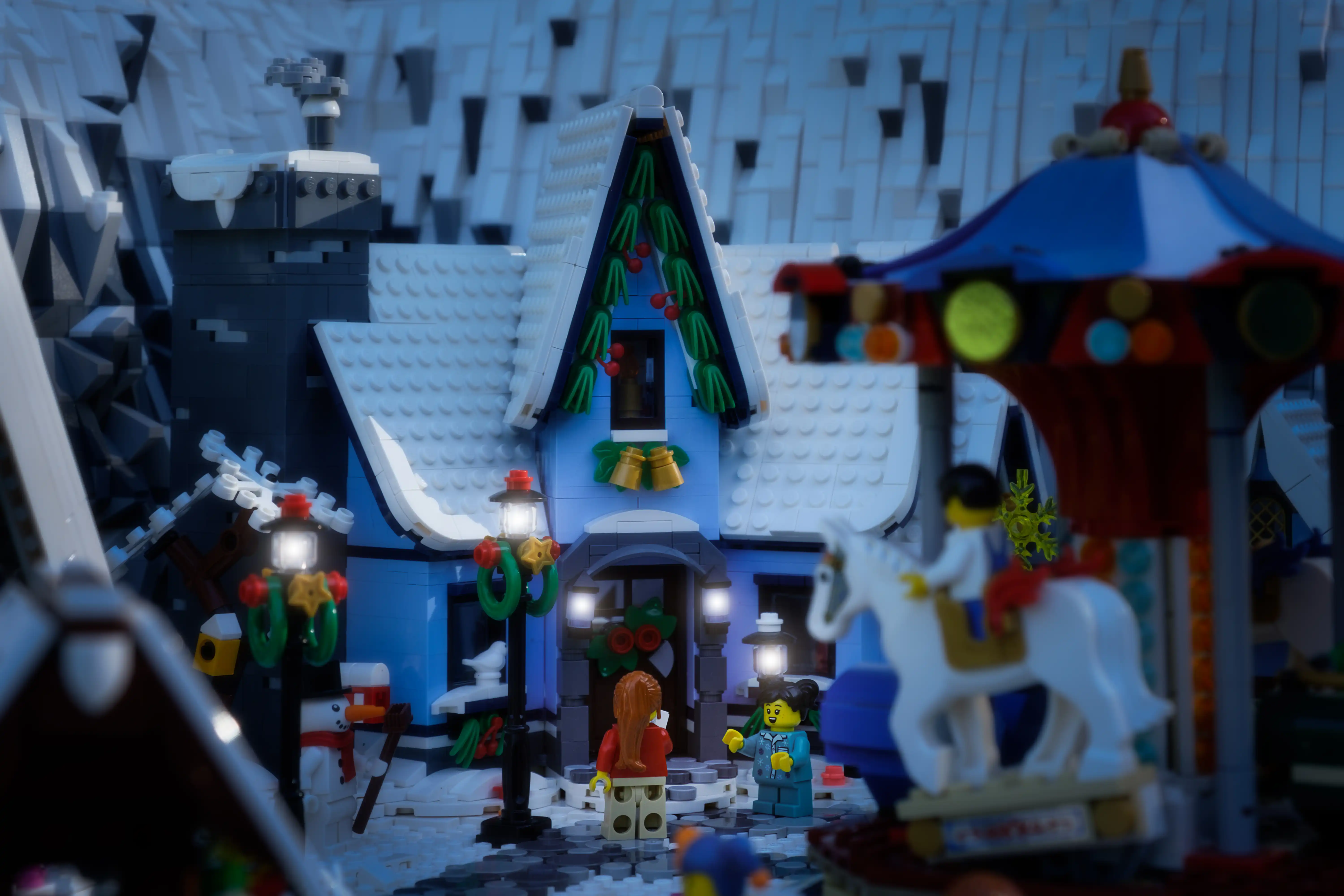 La "Santa's Visit" (Set 10293) construite et placée dans notre Terrier