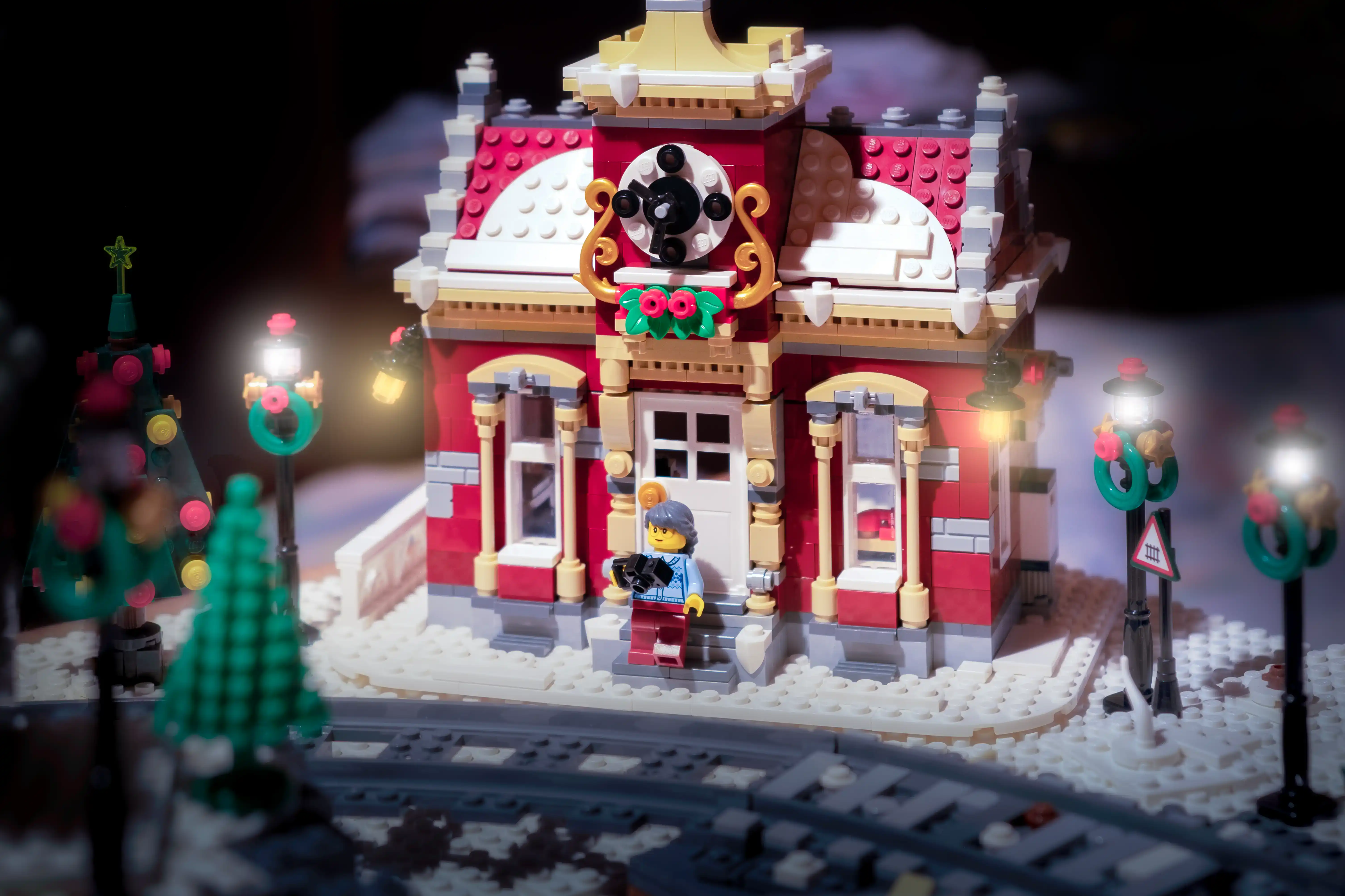 Le MOC "Little Winter Town Hall" construit et placé dans notre Terrier