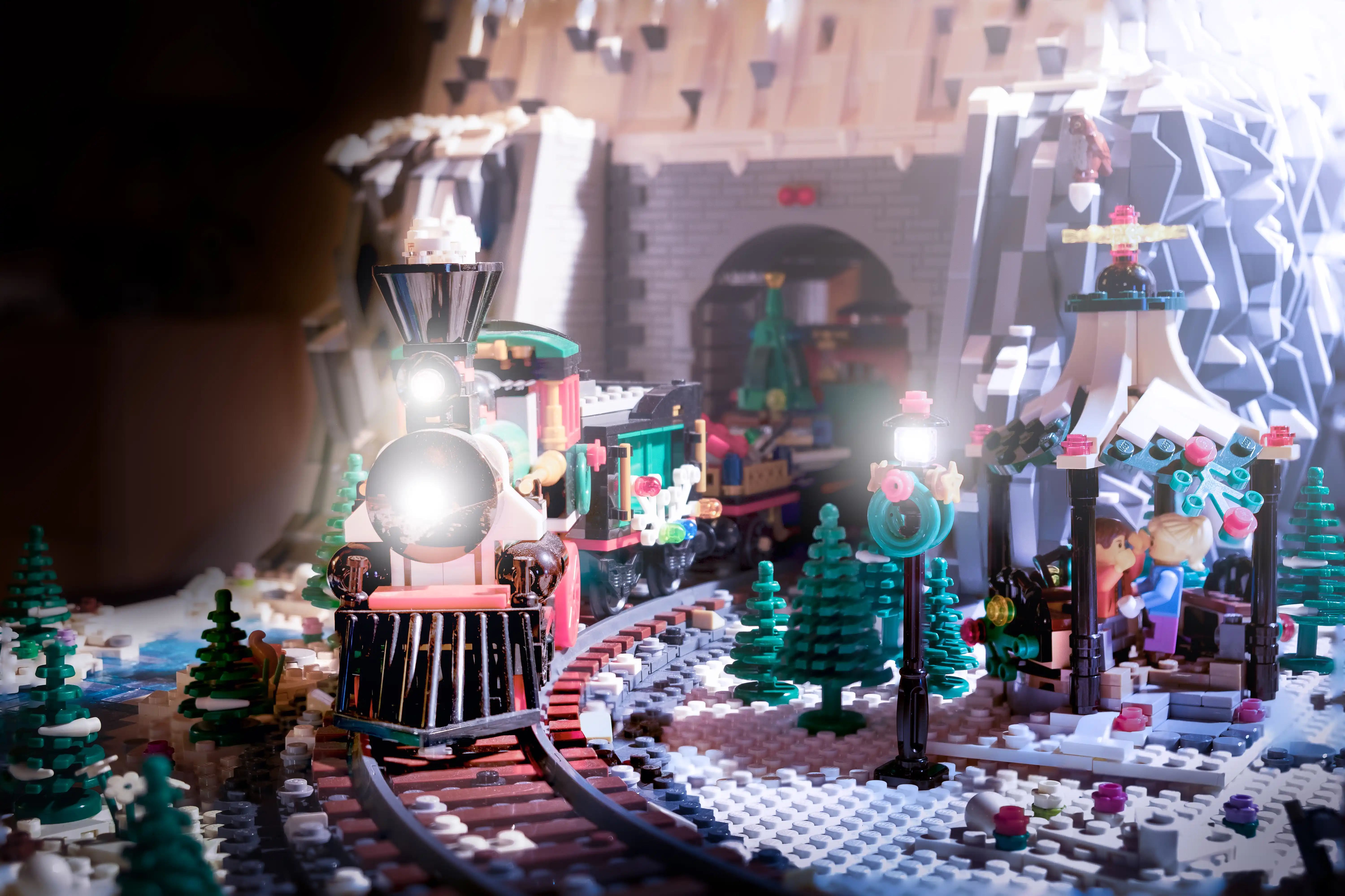 Le train est l'une des plus belles attractions du Brick Winter Burrow