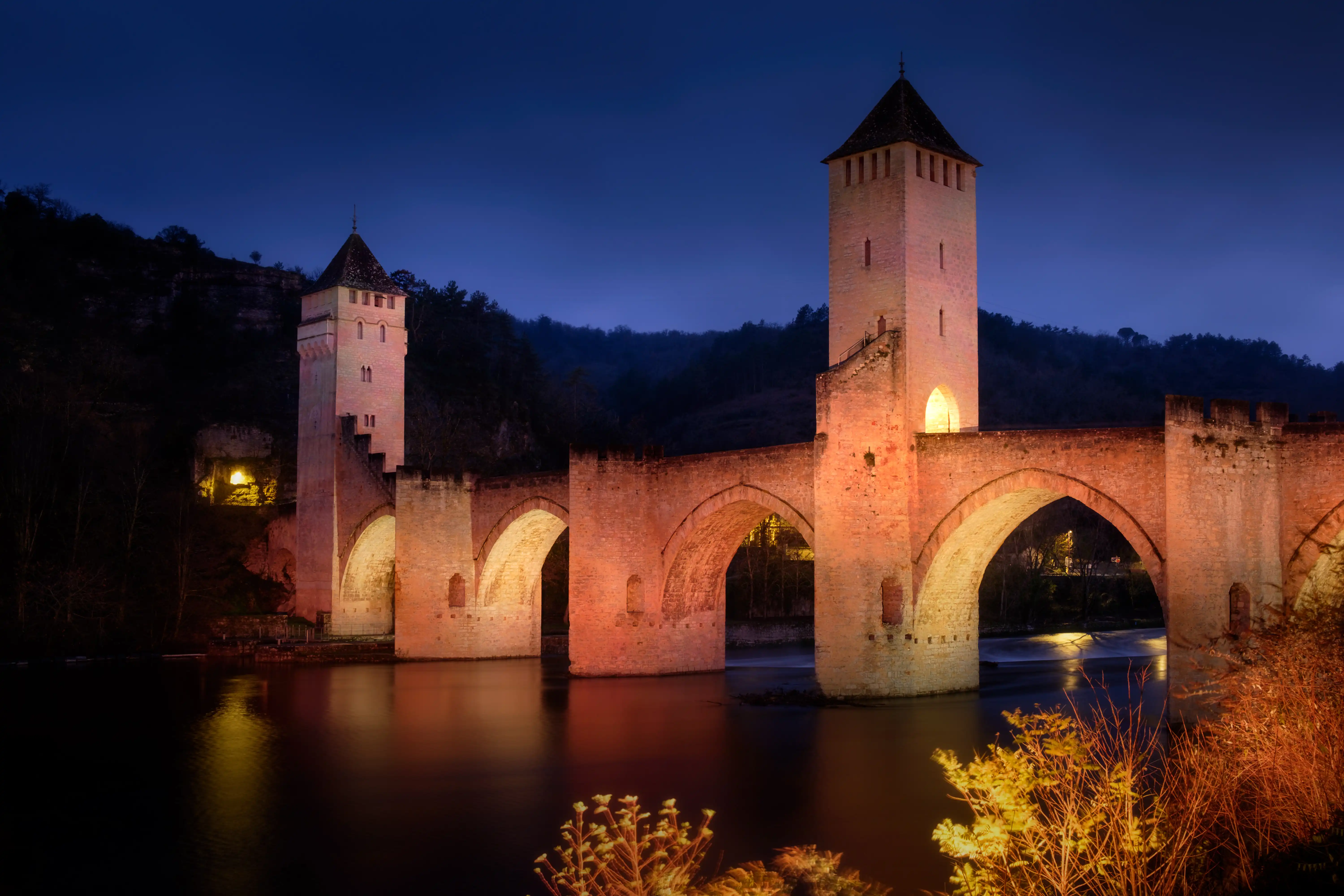 Le Pont Valentré éclairé de nuit